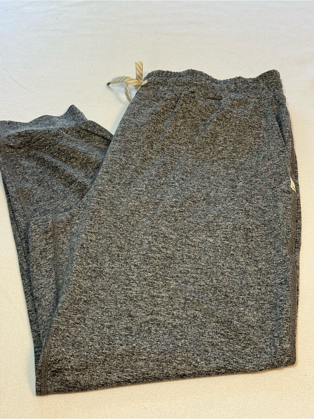 New without tags Vuori Heather Gray Lightweight Joggers. XL